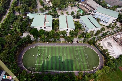 Trường học như khách sạn, sân bóng đạt chuẩn FIFA